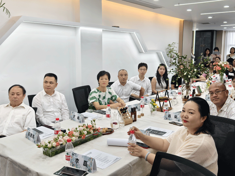 芳香再起航 芬芳漫天下|协会芳香保健专业委员会授牌仪式在两江精优芳香学校隆重举行